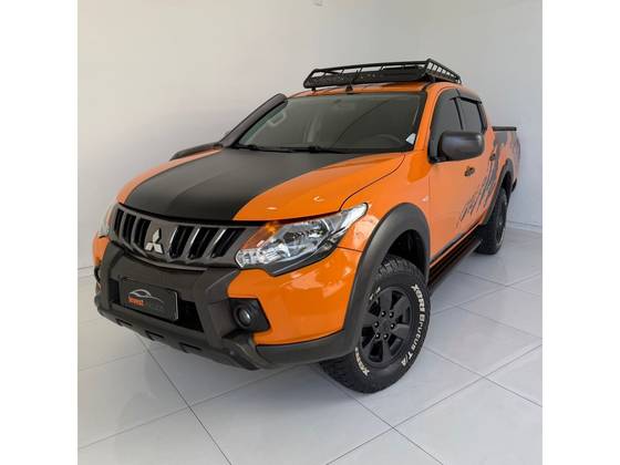 MITSUBISHI L200 TRITON 2.4 16V TURBO DIESEL SAVANA GLS CD 4X4 AUTOMÁTICO MITSUBISHI L200 TRITON 2.4 16V TURBO DIESEL SAVANA GLS CD 4X4 AUTOMÁTICO